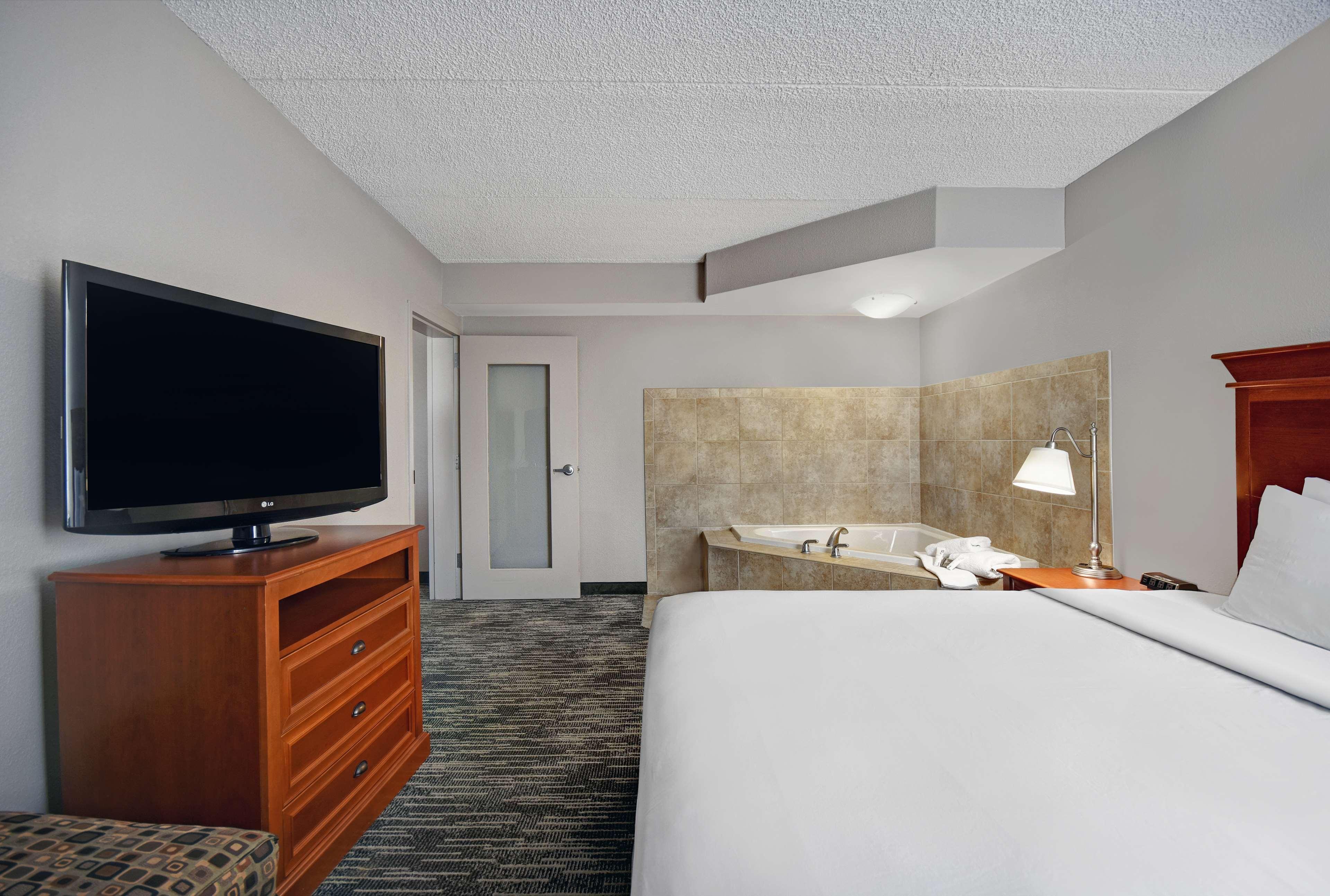 Spark By Hilton Rochester University Area Exterior photo